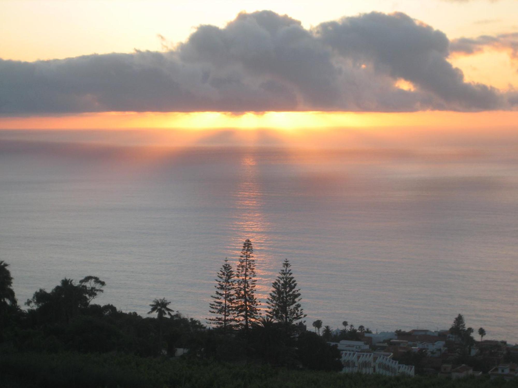 Los Atardeceres Mas Bellos Del El Sauzal Buitenkant foto